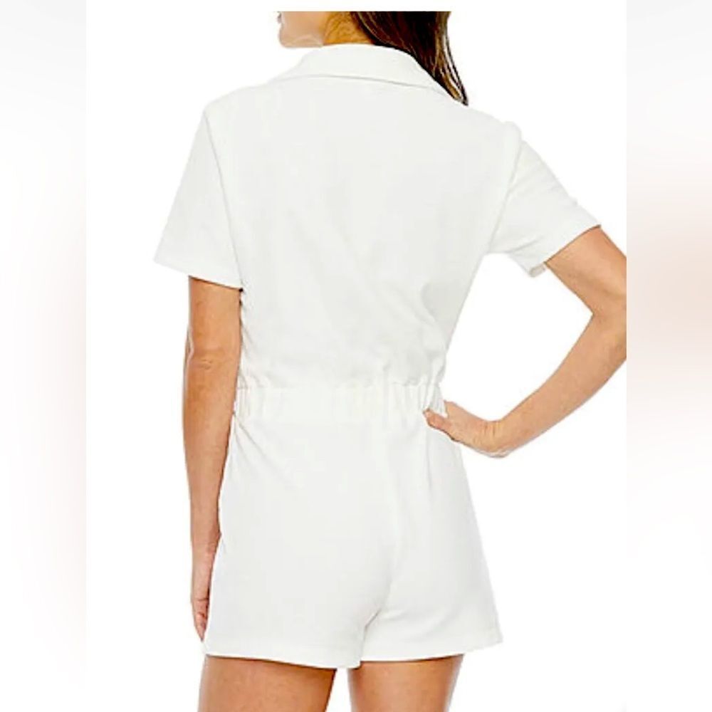 White shorts romper NWOT 
JUICY COUTURE
VELOUR ROMPER 
Size XXL - Picture 6 of 10
